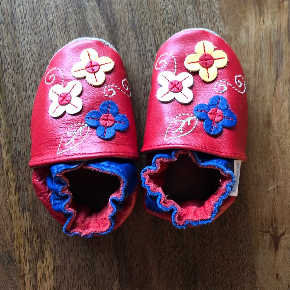 NWOT Robeez Floral Soft Sole Shoes 0-6 months
